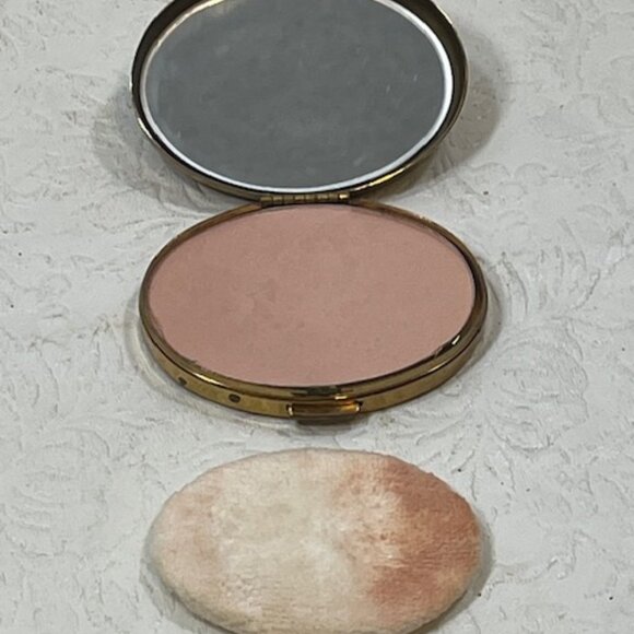 VTG Gold Tone Brass Monogramed Germaine Monteil Oval Powder Compact 2.5" - Picture 3 of 12